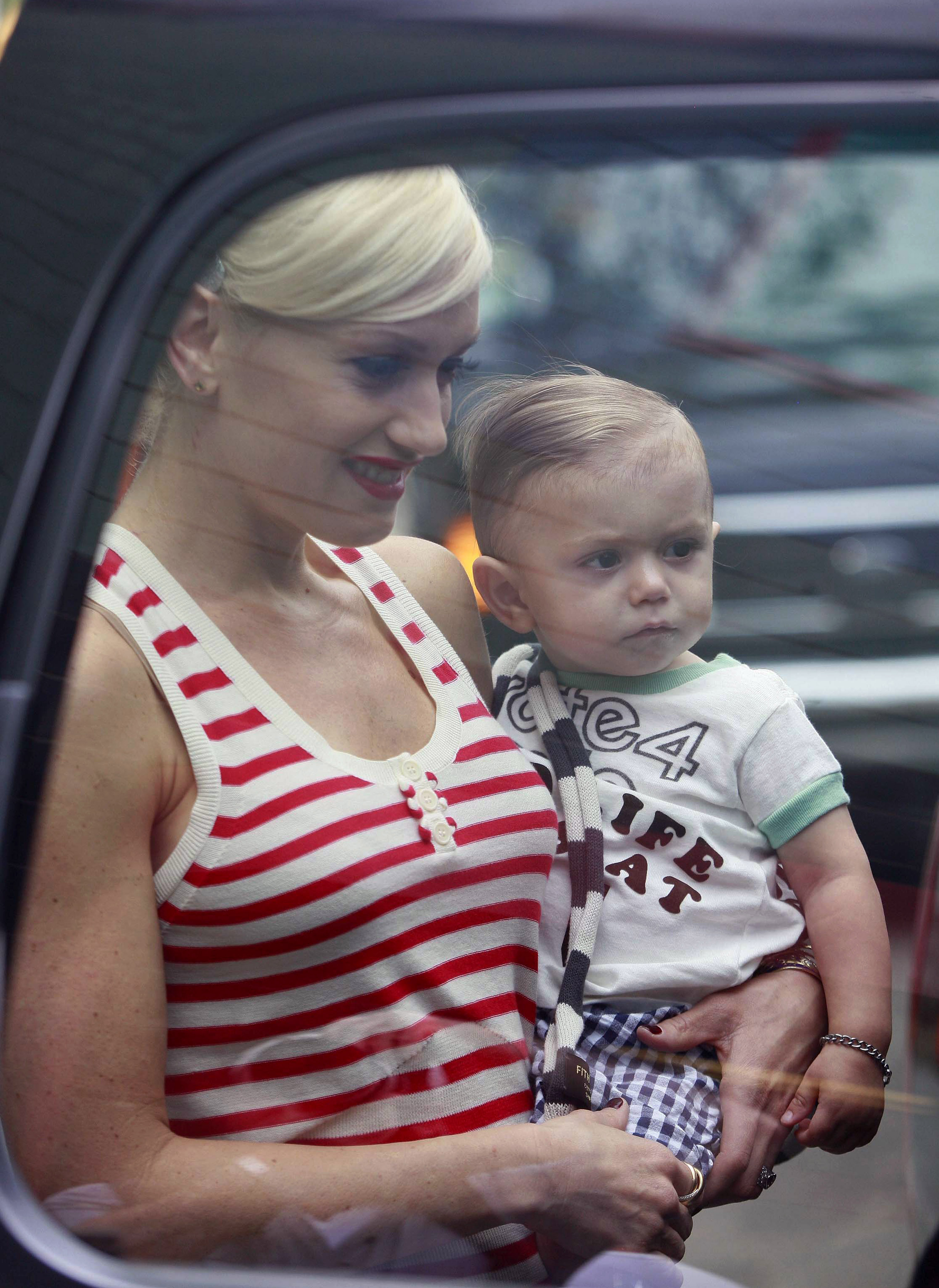 Gwen Stefani with her son, Kingston Rossdale during his first birthday celebration on May 26, 2007 in New York City | Source: Getty Images