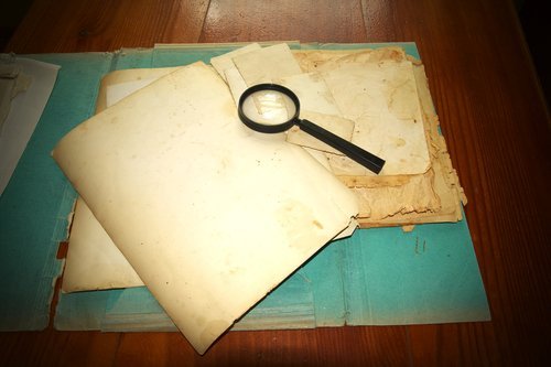 Vintage documents. | Source: Shutterstock.