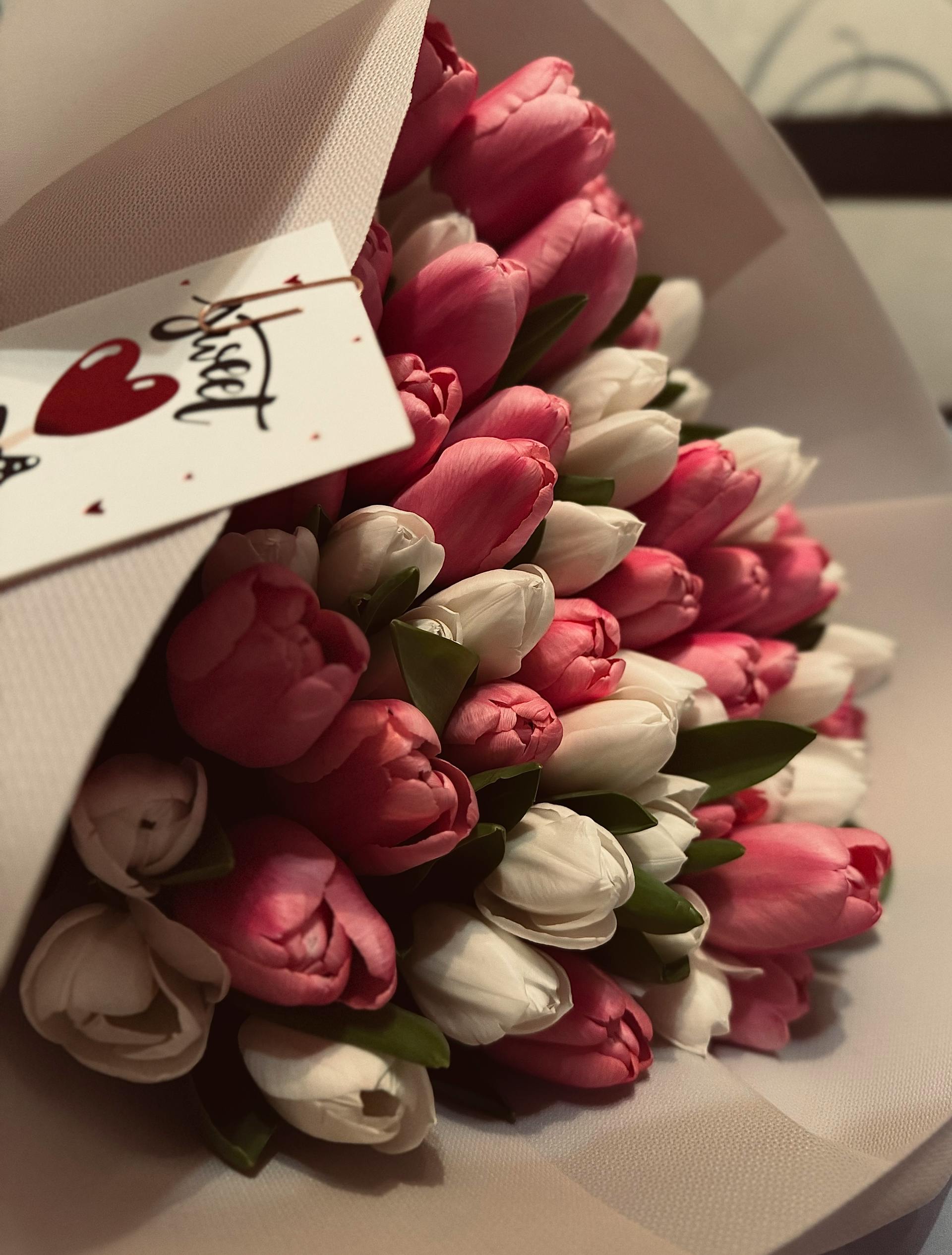 An elegant bouquet of pink and white tulips | Source: Pexels