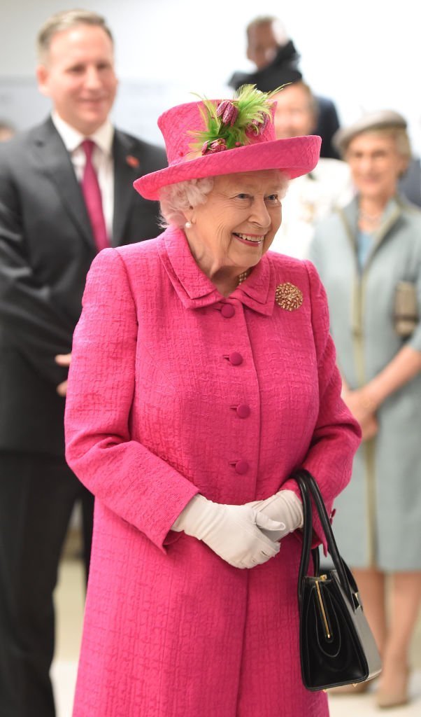 La reine Elizabeth II lors d'une visite à l'hôpital Royal Papworth | Photo : Getty Images