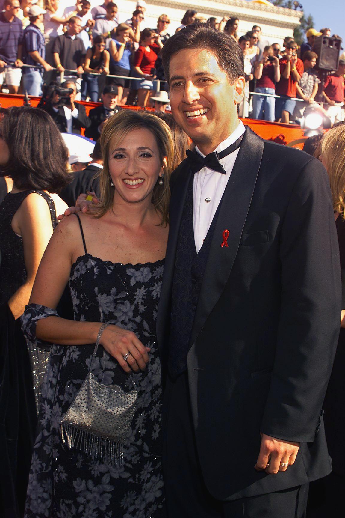 Anna and Ray Romano at the 51st Emmy Awards at the Shrine Auditorium in Los Angeles on September 12, 1999 | Source: Getty Images