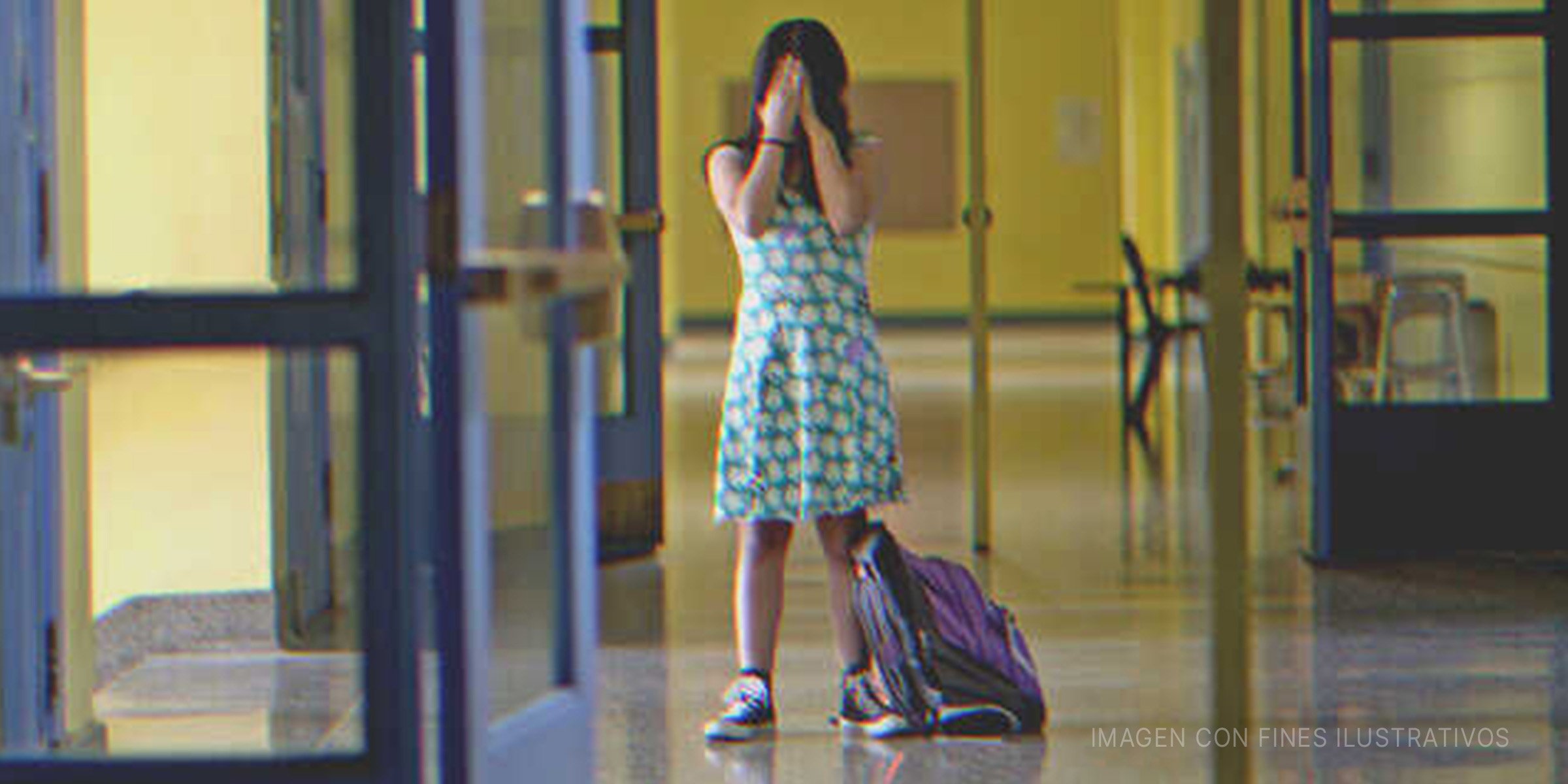 Chica ocultando su rostro y llorando. | Foto: Getty Images
