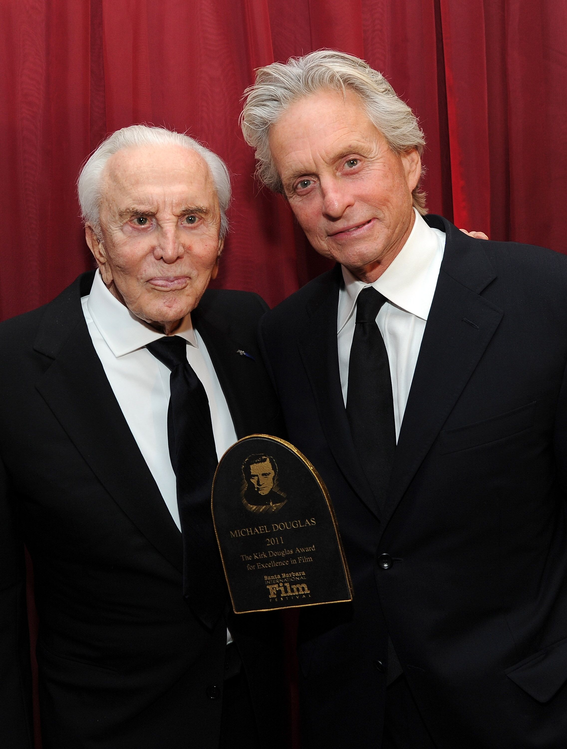 Kirk and Michael Douglas at the 2018 Golden Globe Awards | Source: Getty Images/GlobalImagesUkraine