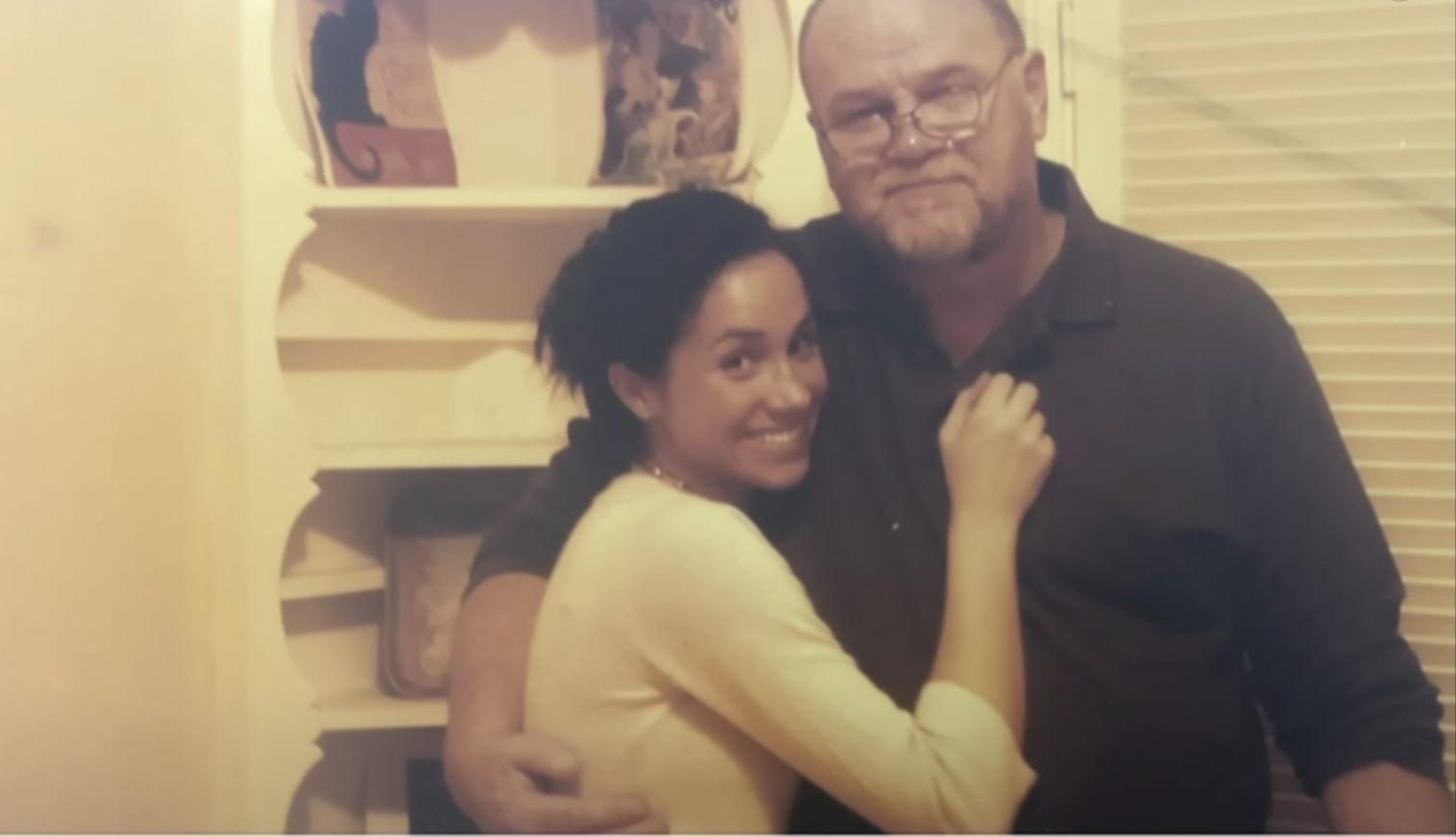 Meghan and Thomas Markle pictured embracing. | Source: YouTube/GoodMorningBritain