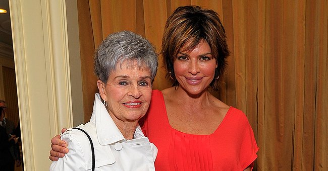 Lois Rinna and her daughter Lisa Rinna at Saks Fifth Avenue's 20th Annual Spring Luncheon on April 9, 2008, in Beverly Hills, California | Photo: Charley Gallay/Getty Images