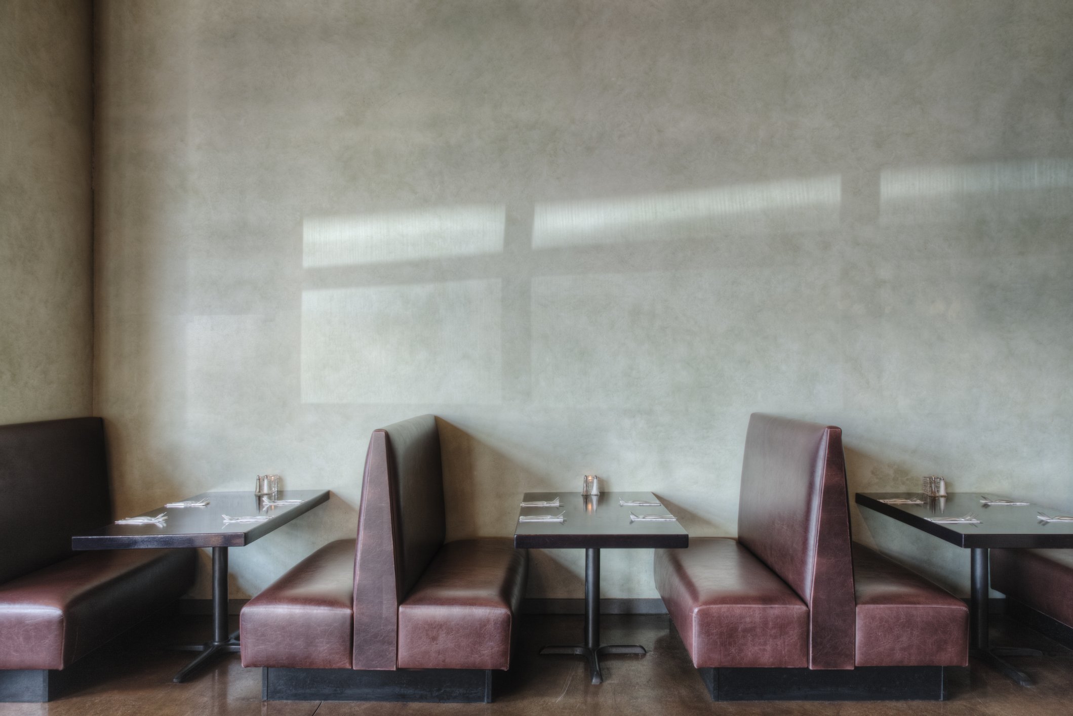 A photo of an empty restaurant. | Photo: Getty Images