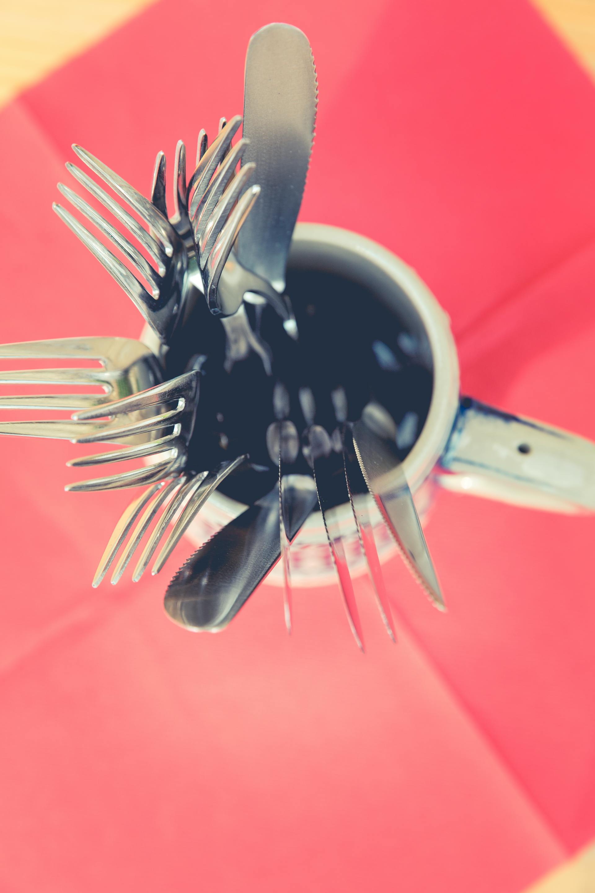 Cutlery in a jar | Source: Pexels