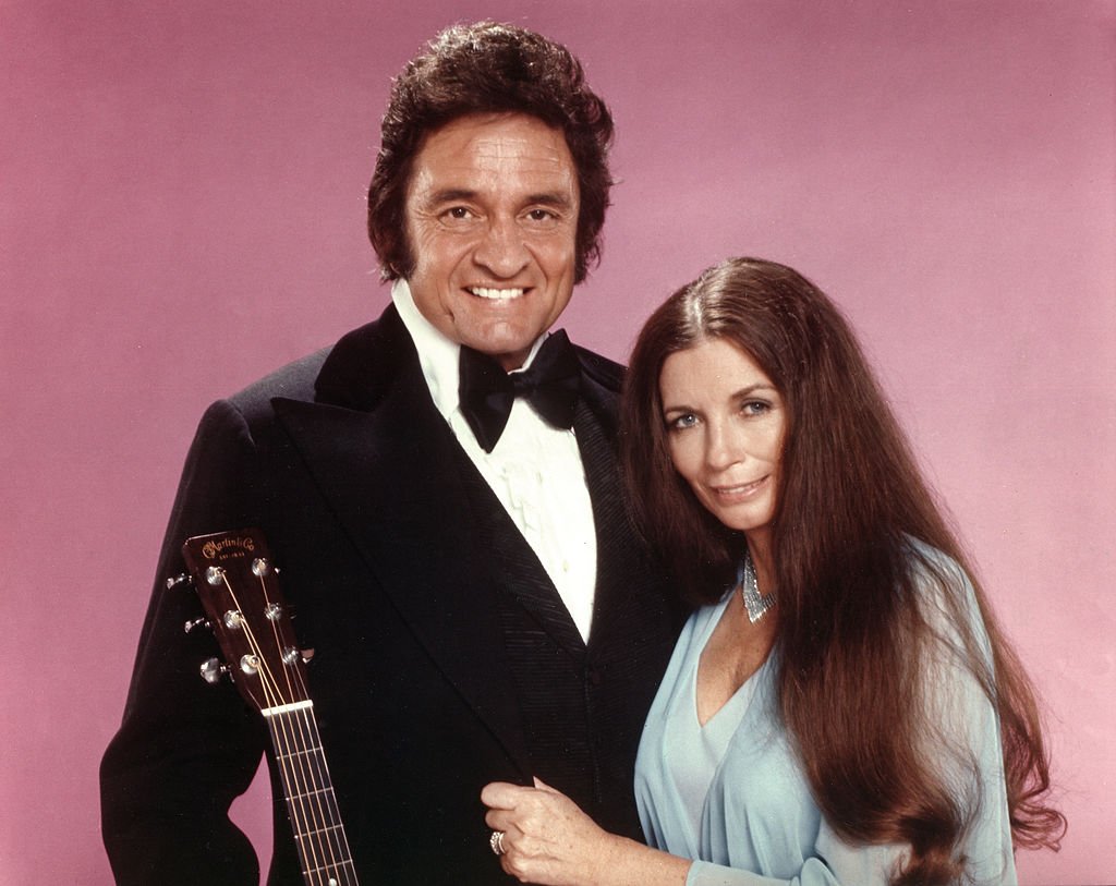 Johnny Cash & June Carter Cash pose for a portrait in circa 1975 | Photo: Getty Images