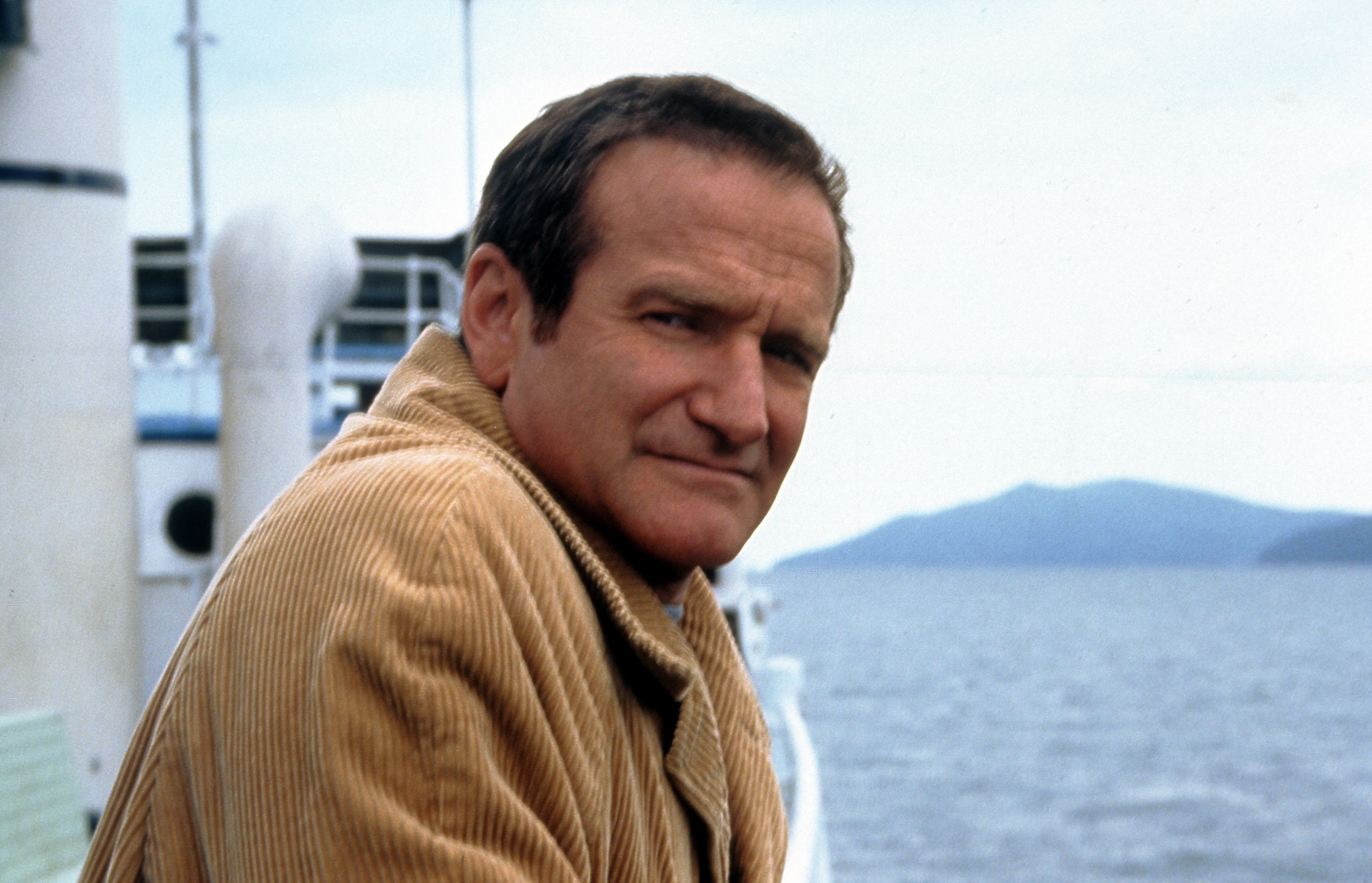 Robin Williams rides a boat in a scene from the  2002 film 'Insomnia' | Source: Getty Images