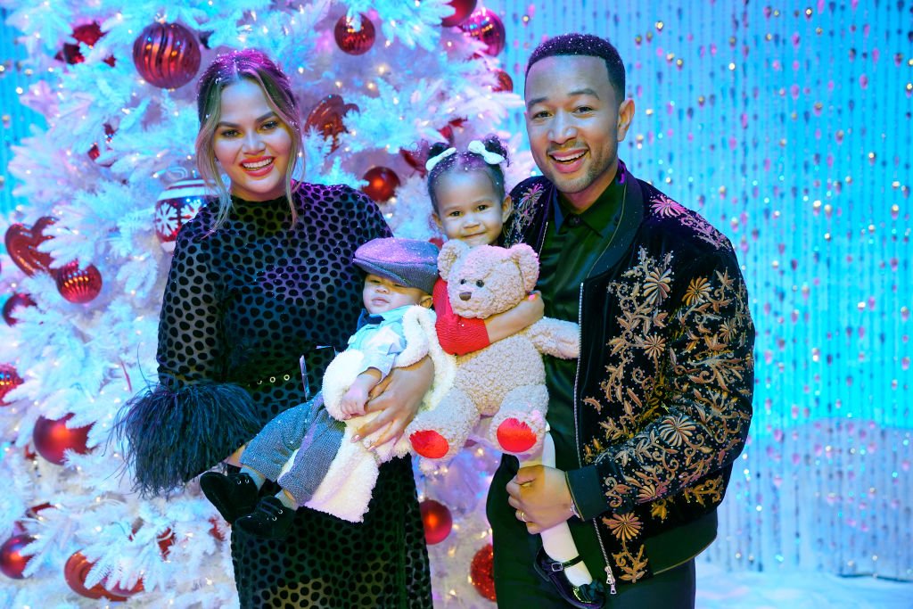 Chrissy Teigen and husband John Legend with their kids Miles and Luna on October 31, 2018 | Photo: Getty Images