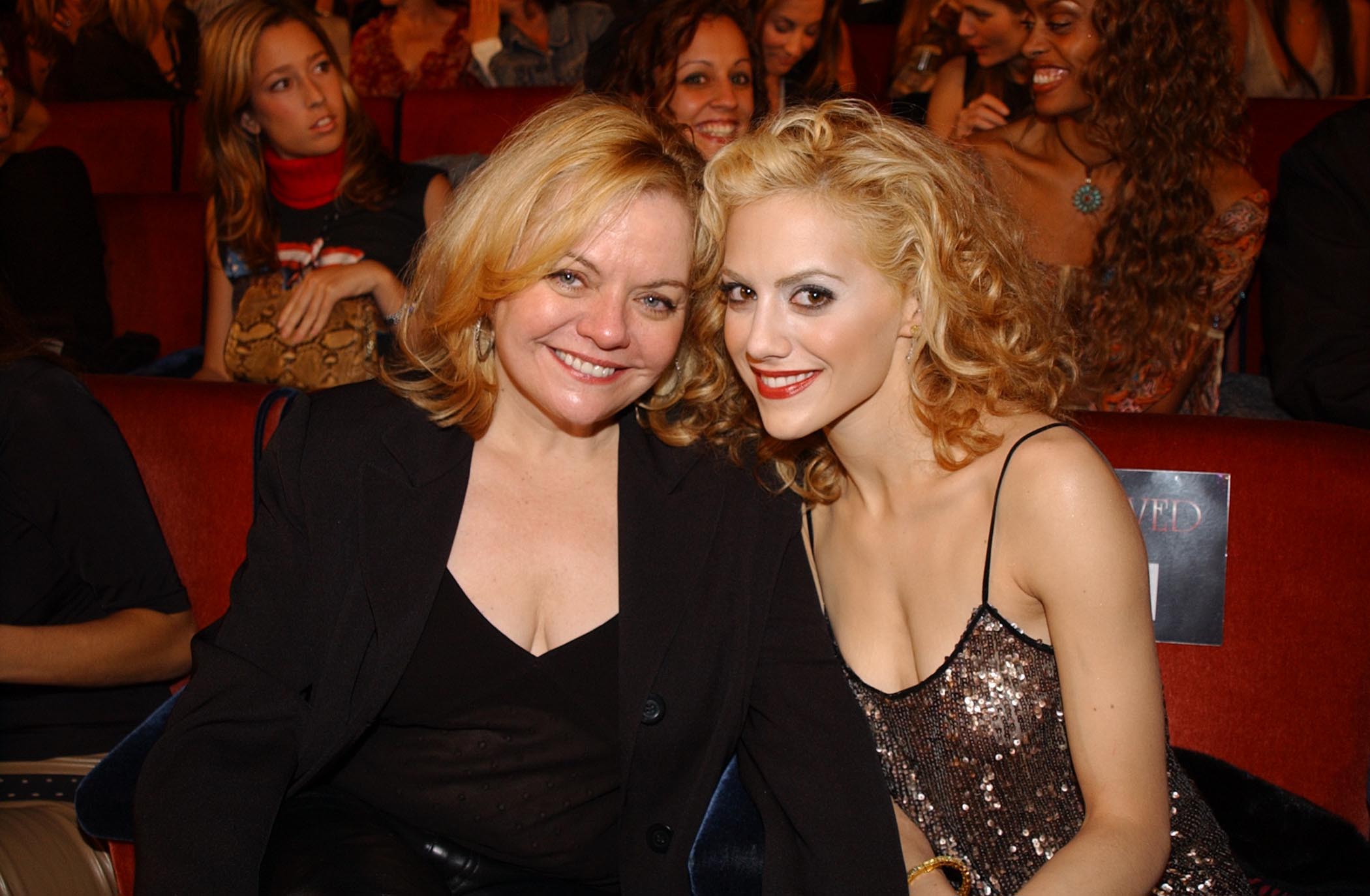 Sharon and Brittany Murphy during VH1 Vogue Fashion Awards on October 15, 2002, in New York City. | Source: Getty Images