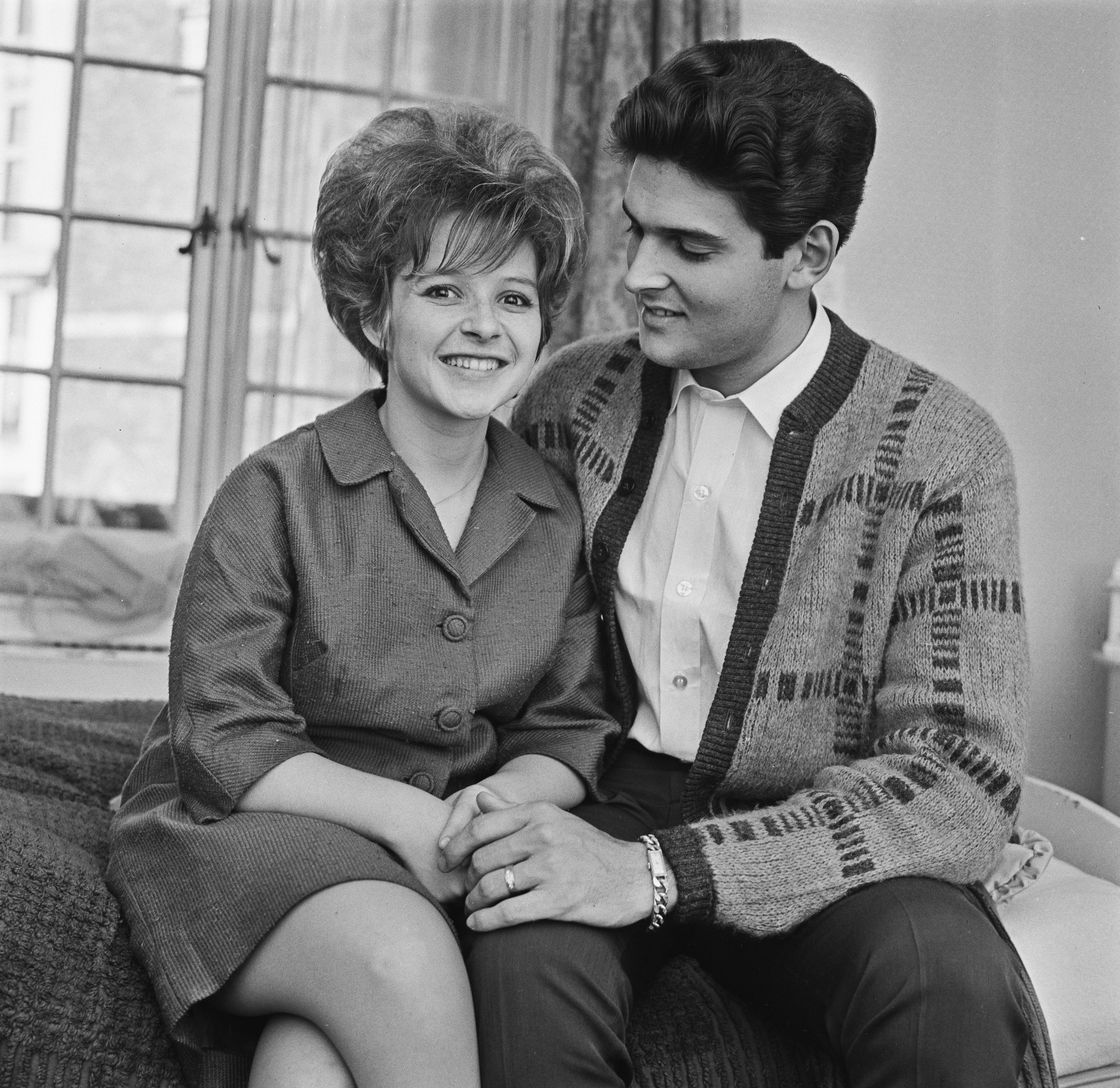 Brenda Lee with her husband Ronnie Shacklett photograohed in the United Kingdom in 1964 | Source: Getty Images