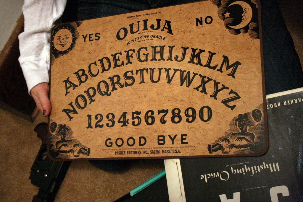 Tablero de la ouija.| Imagen: Flickr Tablero de la ouija.| Imagen: Flickr
