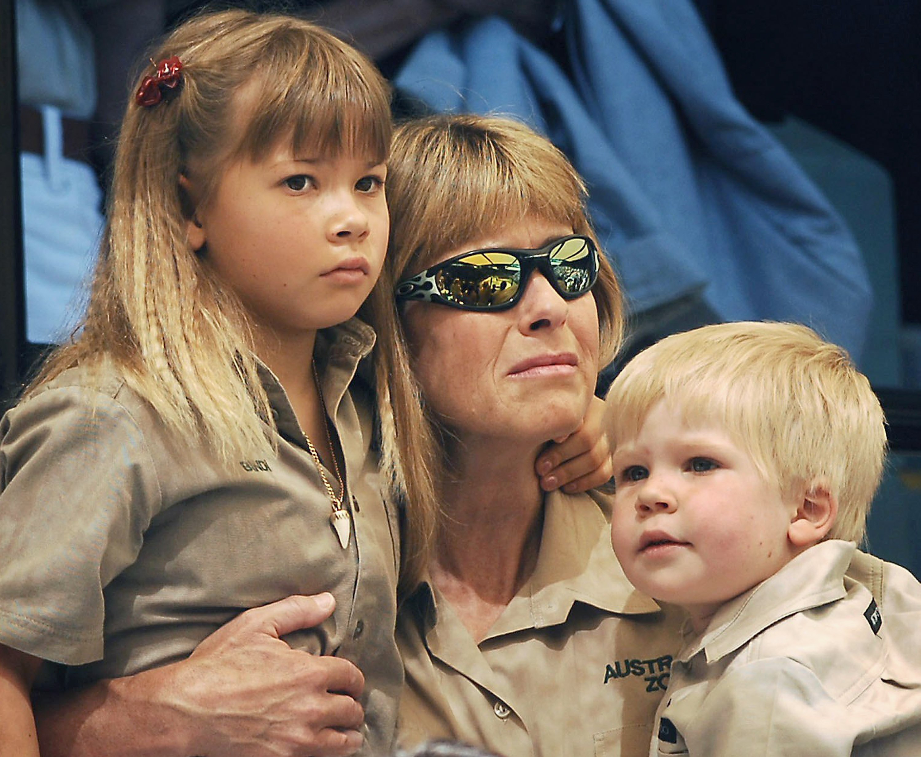 Terri Irwin and her children Bindi and Bob attend a memorial service for Steve Irwin at Australia Zoo on September 20, 2006, in Beerwah, Australia | Source: Getty Images