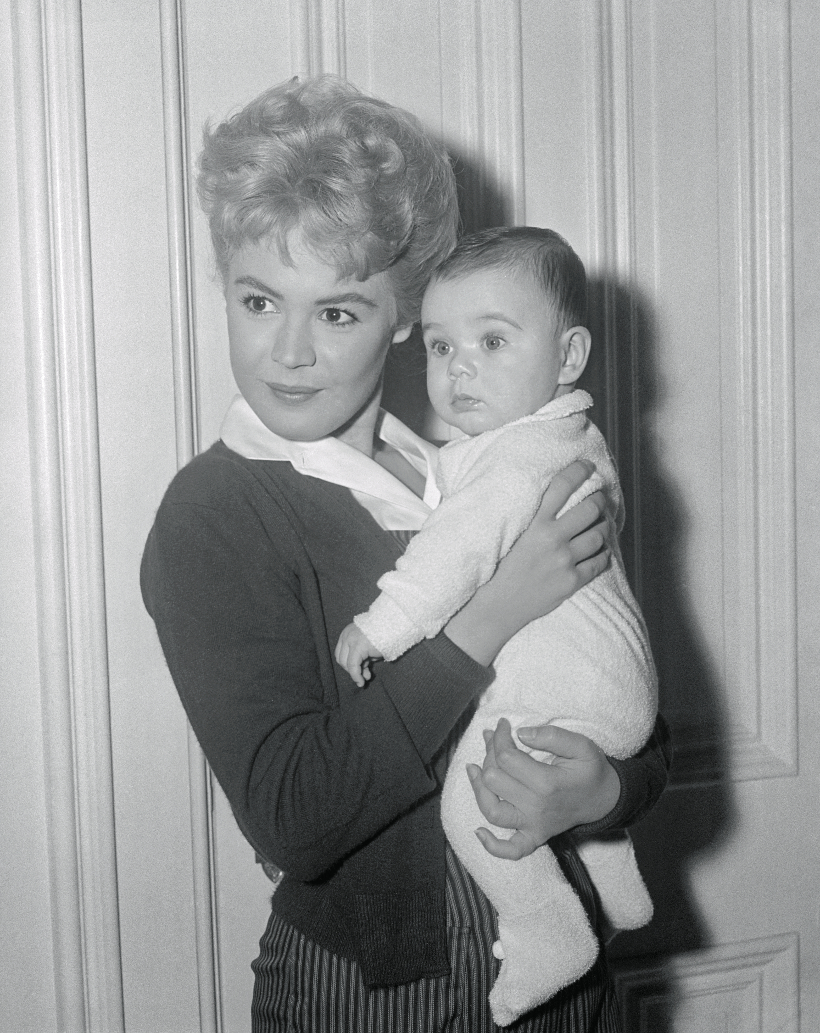 Sandra Dee and a five-month old George Frederick Smith Ross on the set of "The Hollywood Diaper" in 1961 | Source: Getty Images