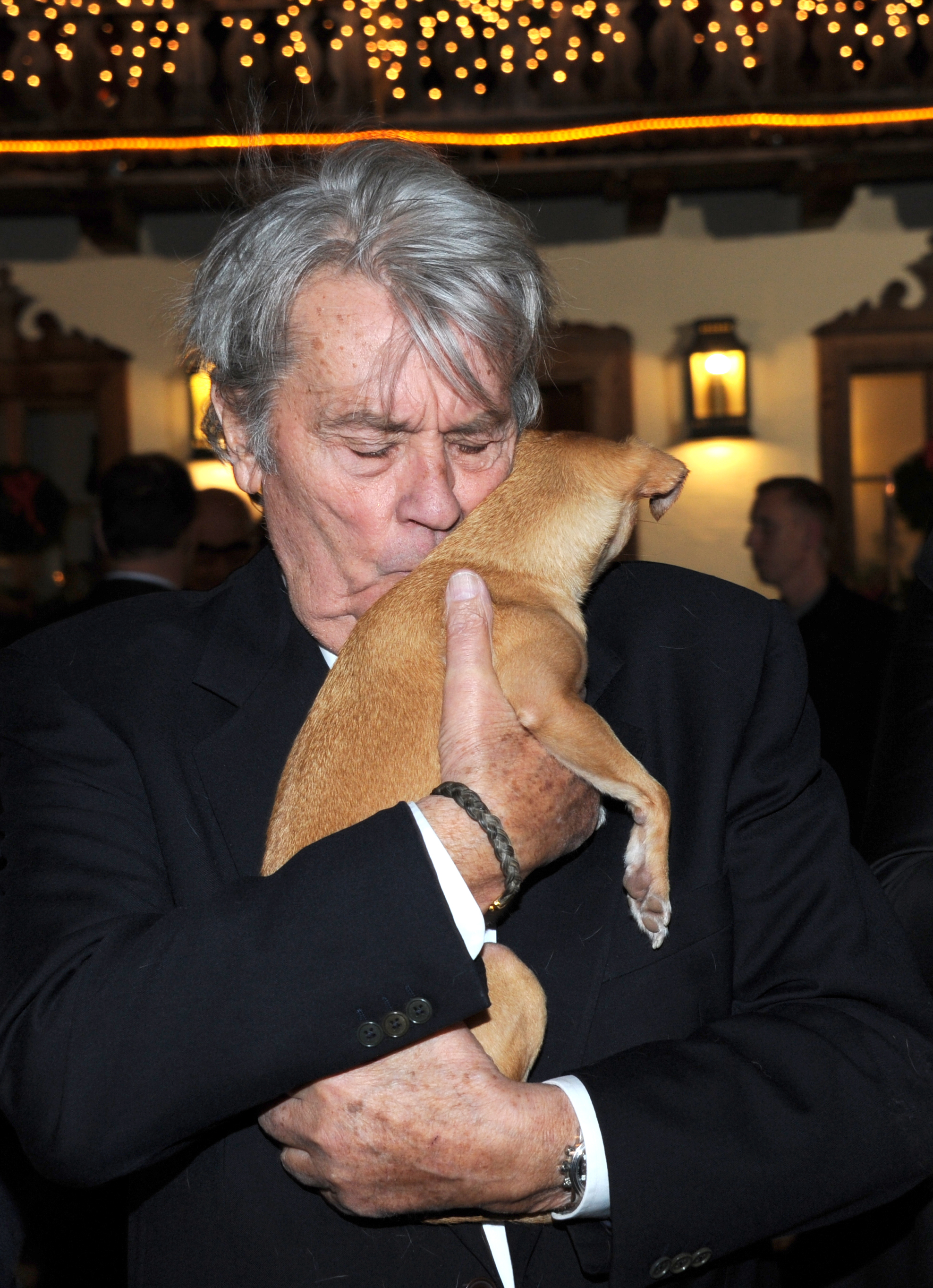 Alain Delon posing with Molly the dog at a traditional Christmas display in Henndorf near Salzburg, Austria, on November 11, 2014. | Source: Getty Images