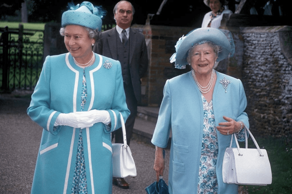 Königin Elisabeth II, die Mutter der Königin, 1990. | Quelle: Getty Images