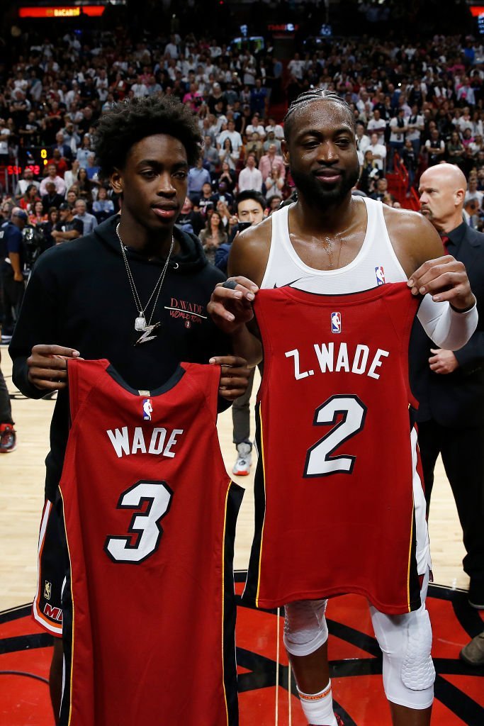 Zaire Wade and his father, Dwyane Wade exchange jerseys at Dwyane's final regular season home game of his career in Miami in April 2019. | Photo: Getty Images