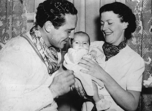 Boxer Max Baer Sr. with his wife and son on January 20, 1938 | Source: Getty Images