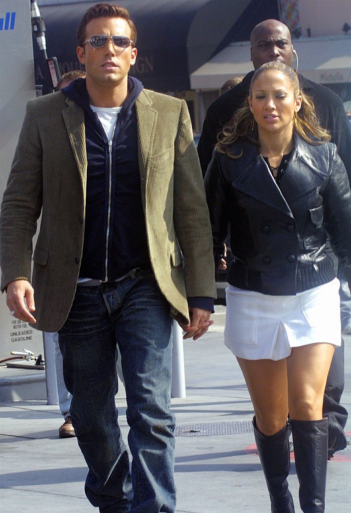 Jennifer Lopez and actor Ben Affleck hold hands while filming her new music video at Barefoot restaurant on October 20, 2002 in Beverly Hills, California. | Source: Getty Images