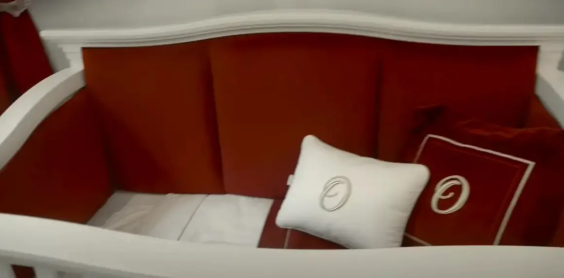 A close up of the crib in Serena Williams' baby nursery | Source: YouTube@serenawilliams