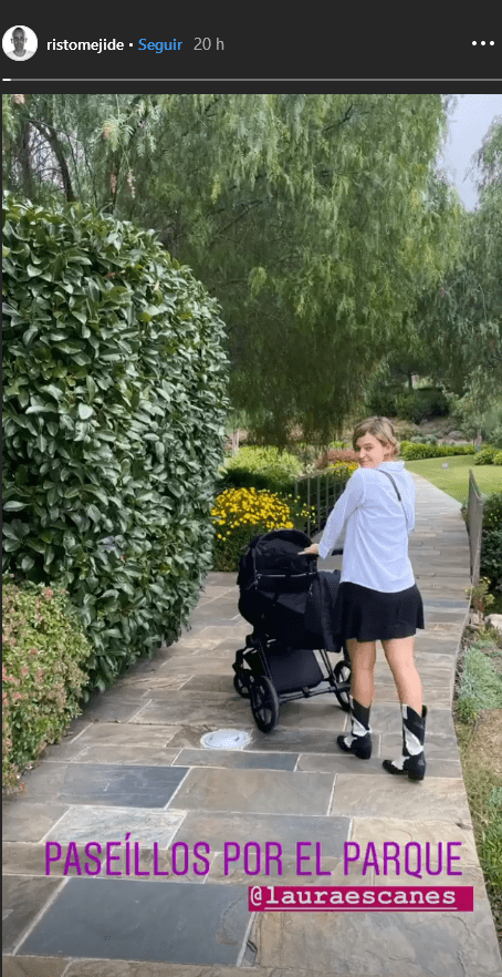 Laura Escanes paseando a su hija Roma en cochecito por el parque. | Imagen: Instagram/ristomejide Laura Escanes paseando a su hija Roma en cochecito por el parque. | Imagen: Instagram/ristomejide