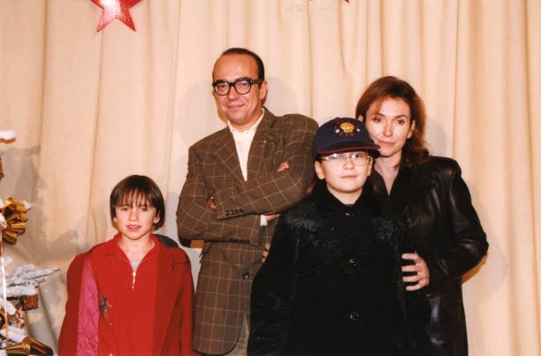 Le célèbre animateur Karl Zéro avec sa famille | Sources : Getty Images