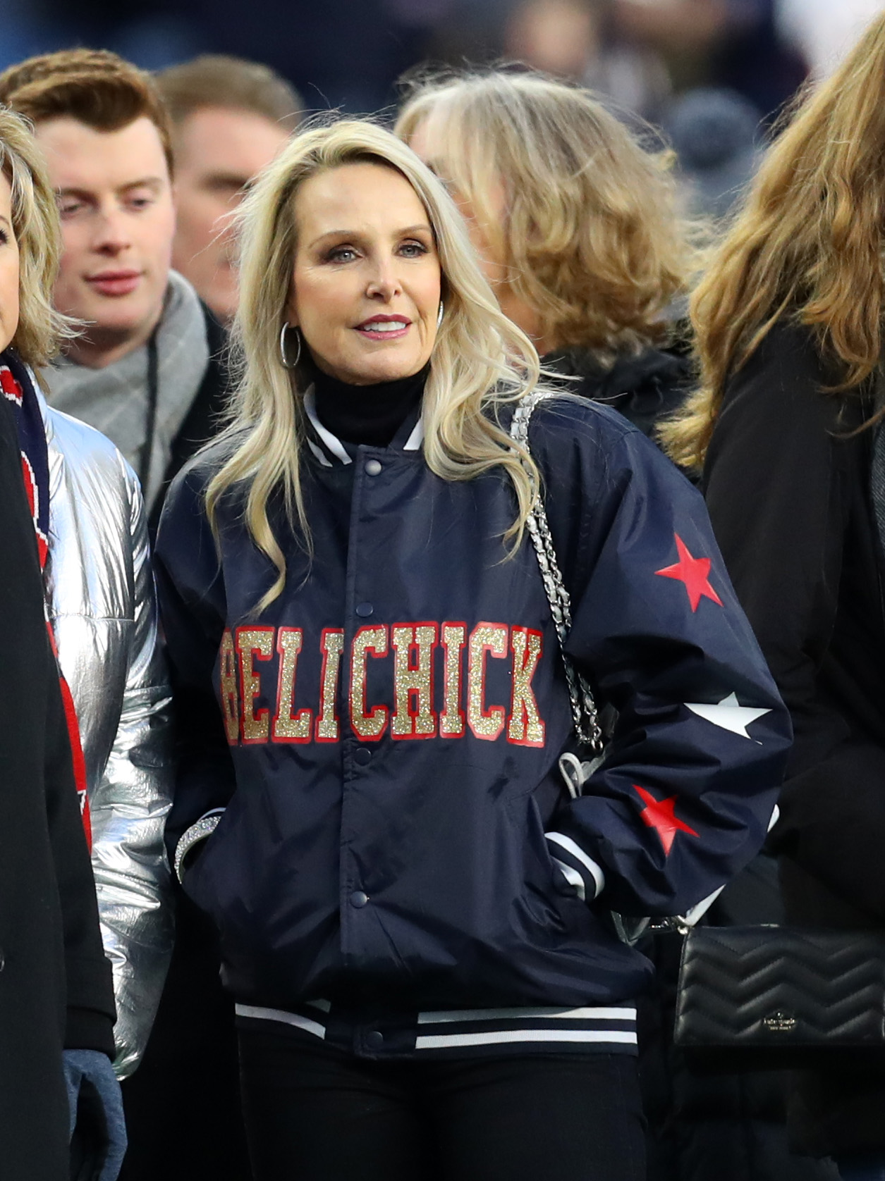 Linda Hollidayon the sideline before the game between the New England Patriots and the Buffalo Bills in 2019, in Foxborough, Massachusetts. | Source: Getty Images