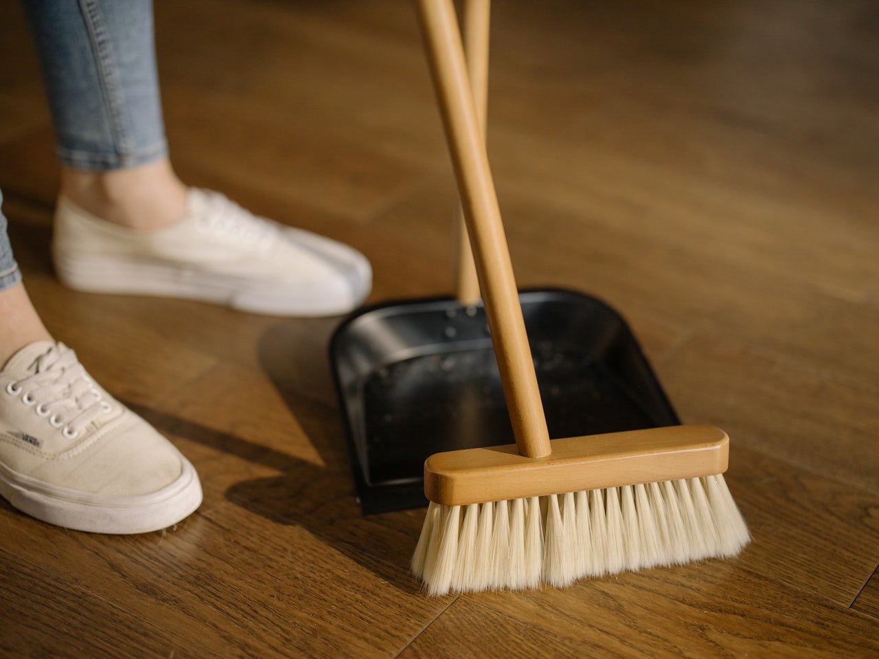 She deep cleaned the house to divert her attention | Source: Pexels