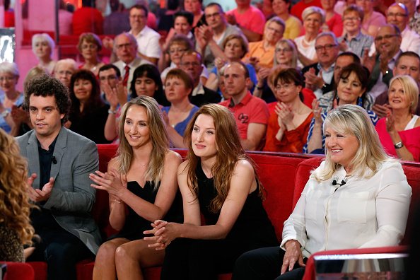 L'acteur Bruno Sanches, Audrey Lamy, Charlotte de Turckheim, Julia Piaton et la directrice Charlotte de Turckheim au Pavillon Gabriel à Paris, France. | Photo : Getty Images L'acteur Bruno Sanches, Audrey Lamy, Charlotte de Turckheim, Julia Piaton et la directrice Charlotte de Turckheim au Pavillon Gabriel à Paris, France. | Photo : Getty Images