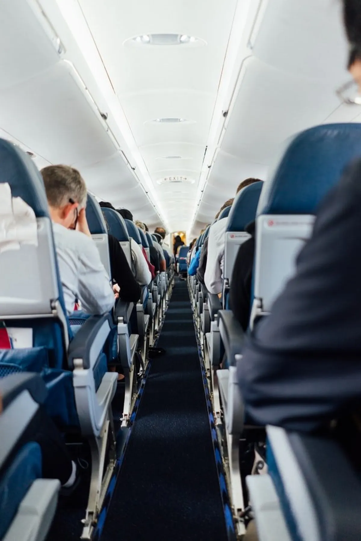 Les passagers de la classe économique | Source : Shutterstock