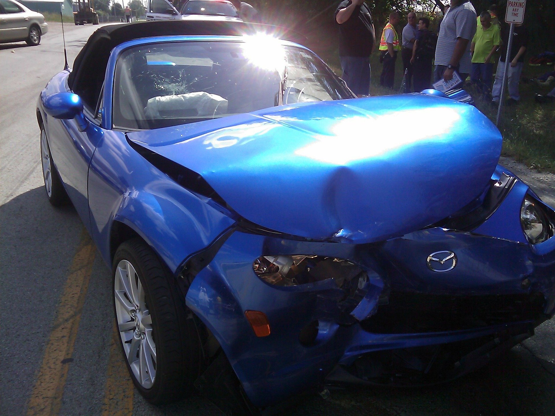Pictured - A blue smashed vehicle following a car accident | Source: Pixabay