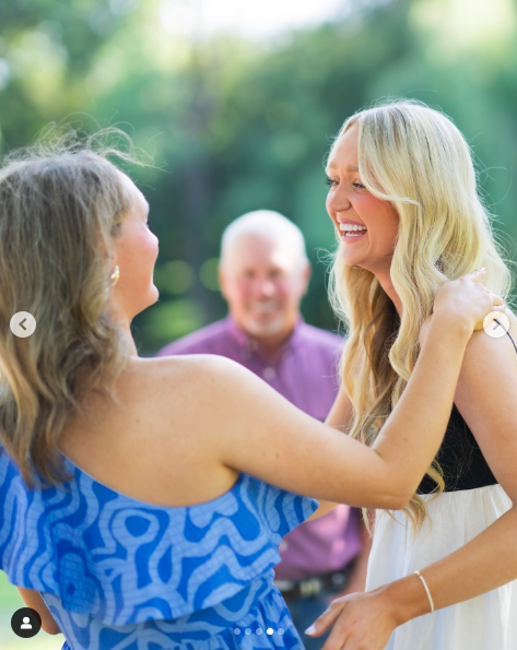 Alex and Paige Drummond sharing a moment on Paige's engagement day, posted on August 5, 2024 | Source: Instagram/thepioneerwoman