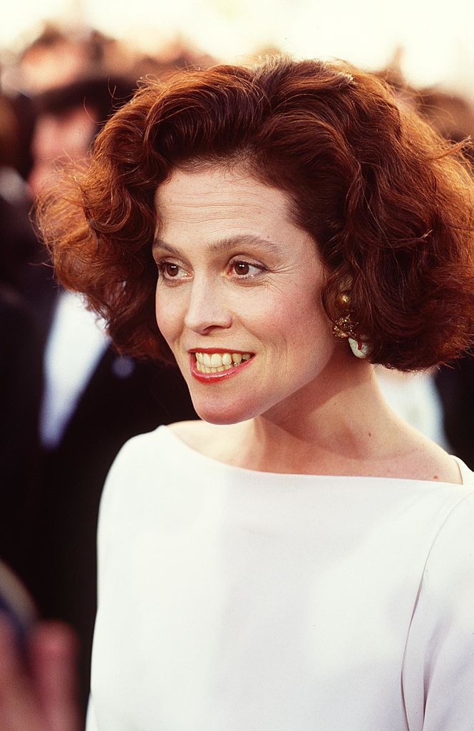  Actress Sigourney Weaver, at the 1989 Academy Awards. | Getty Images