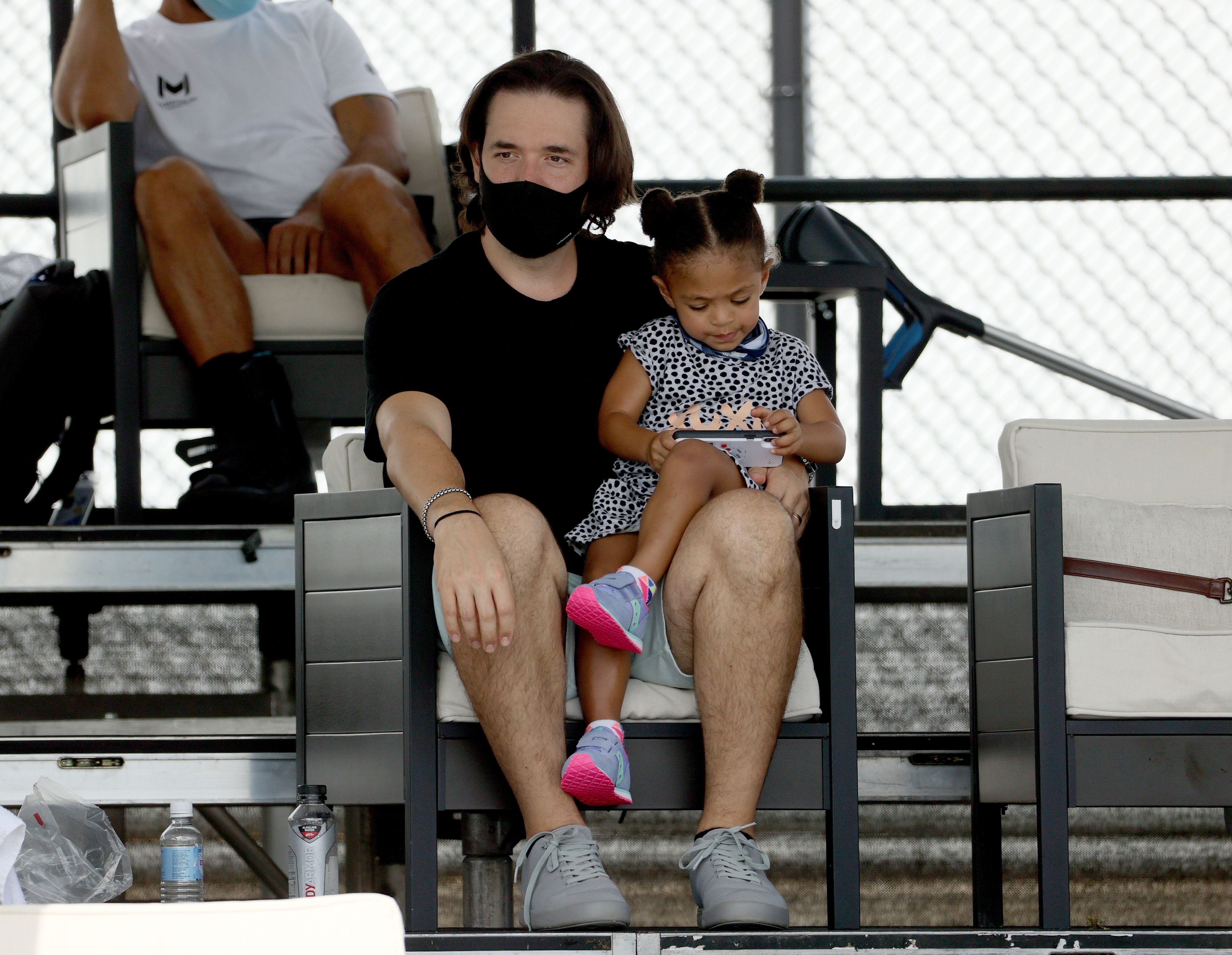 Alexis Ohanian and Alexis Olympia Ohanian, look on during the match between Serena Williams and Bernarda Pera in August 2020 | Photo: Getty Images