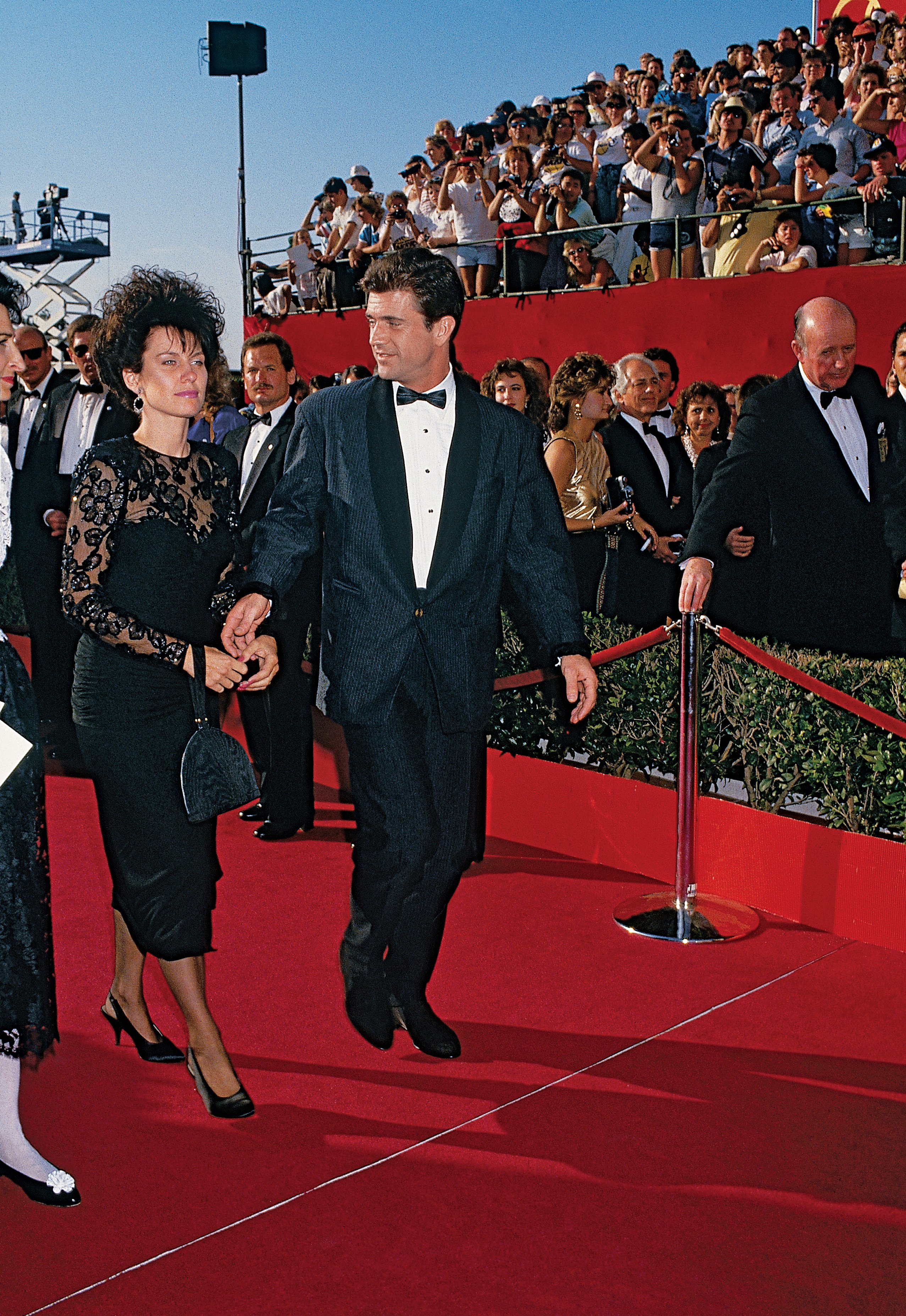 Screenwriter Mel Gibson and his wife Robyn Moore arriving at the 1988 Academy Awards. / Source: Getty Images