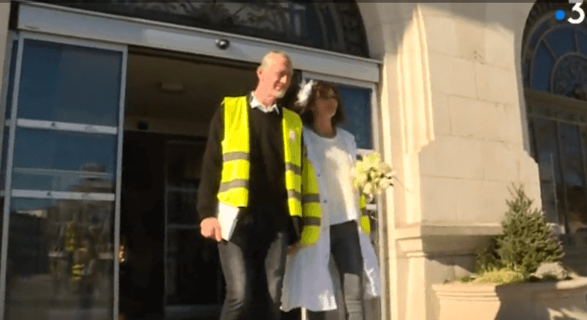 Christel et Ennrick, jeunes mariés sortent de la mairie de Montluçon, le 16 fevrier 2019 | Photo: France 3 Auvergne