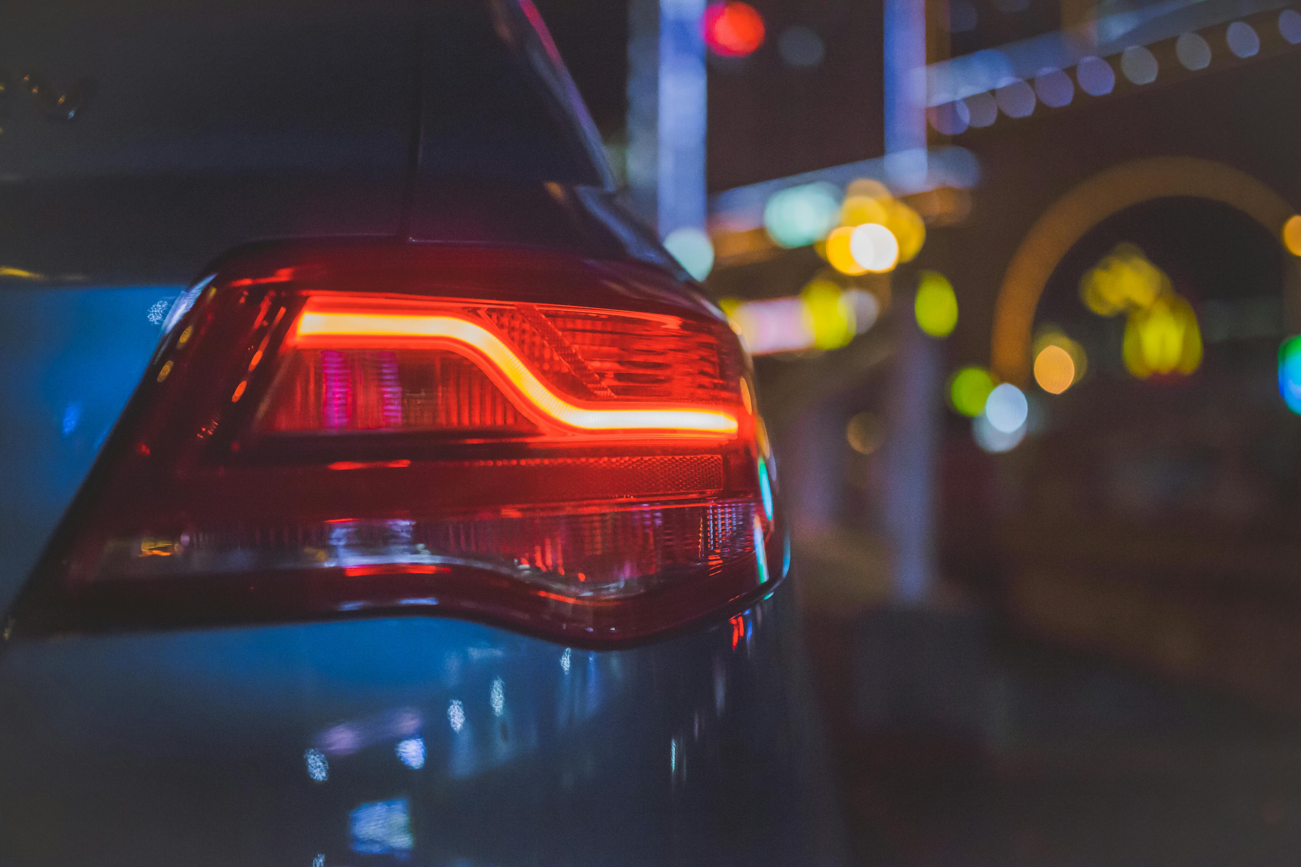 Red taillight | Source: Pexels