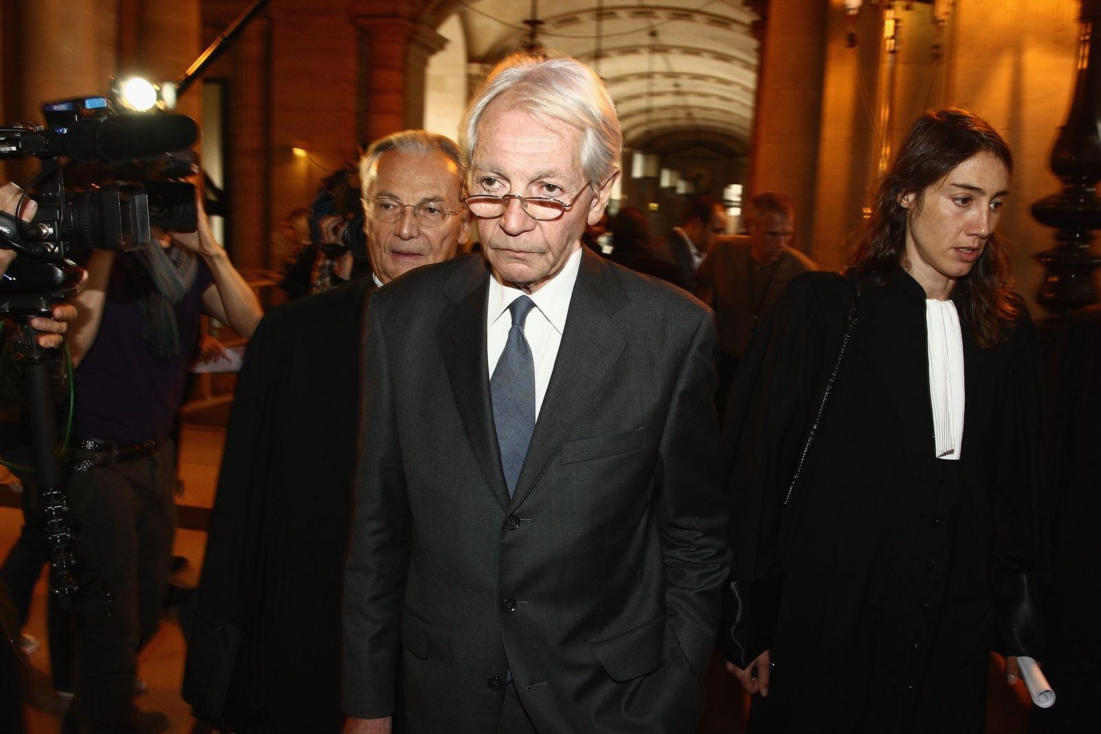 François Debre assiste à l'ouverture du procès de l'ancien président Jacques Chirac le 5 septembre 2011 à Paris, France. | Photo : Getty Images François Debre assiste à l'ouverture du procès de l'ancien président Jacques Chirac le 5 septembre 2011 à Paris, France. | Photo : Getty Images