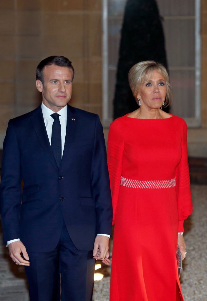 Emmanuel et Brigitte Macron attendent le président chinois Xi Jinping sur le parvis du palais présidentiel, le 25 mars 2019. Photo : Getty Images