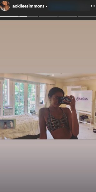 Aoki Lee Simmons posed for a mirror in a halter top and black shorts | Source: Instagram.com/aokileesimmons