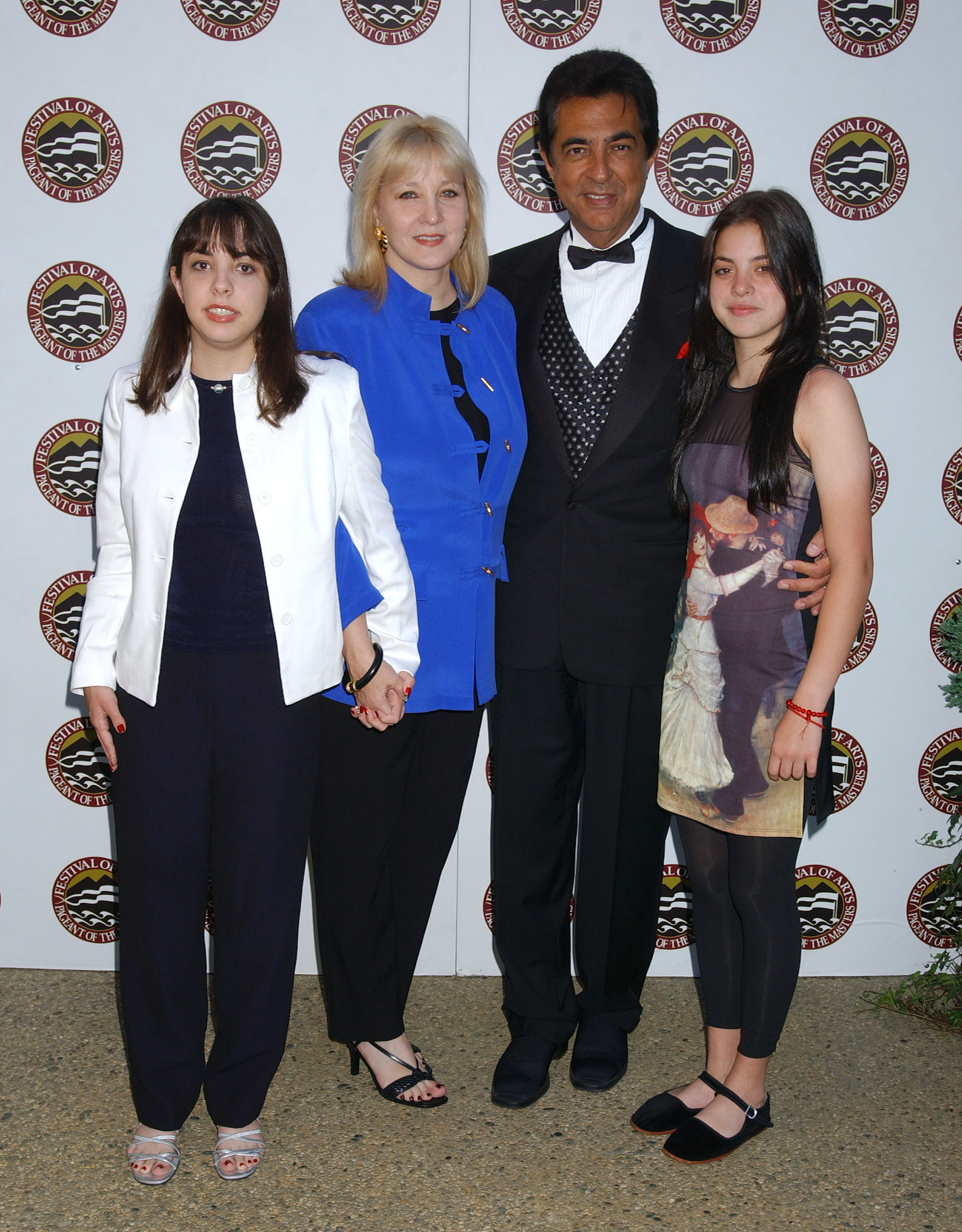 Mia Mantegna, Arlene Vhrel, Joe Mantegna, and Gia Mantegna at the 6th Annual Pageant of the Masters Gala Benefit in 2004 | Source: Getty Images