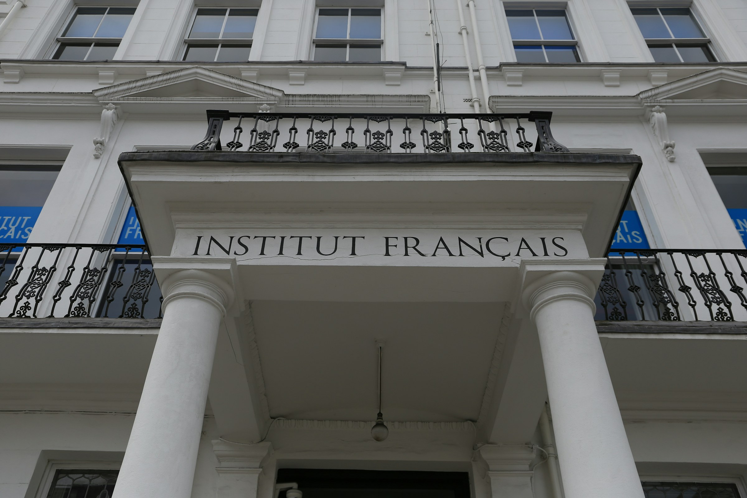 The front view of a French learning institution | Source: Unsplash