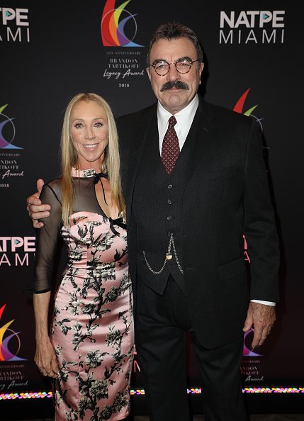 Jillie Mack and Tom Selleck at the Fontainebleau Hotel on January 17, 2018 in Miami Beach, Florida. | Photo: Getty Images