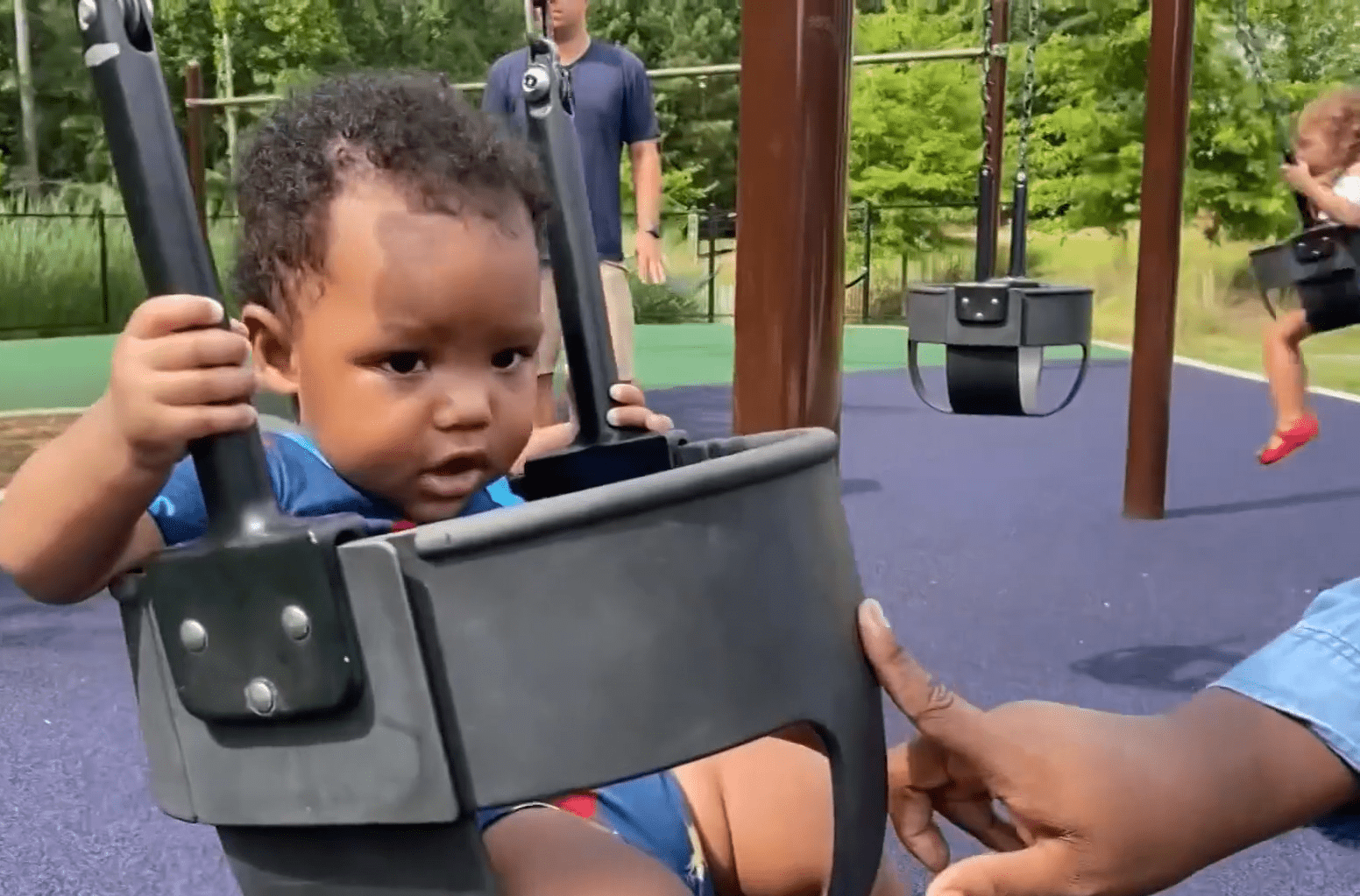 Charneseya Moye pushing her son on a swing.│Source: Spectrum News 1 North Carolina