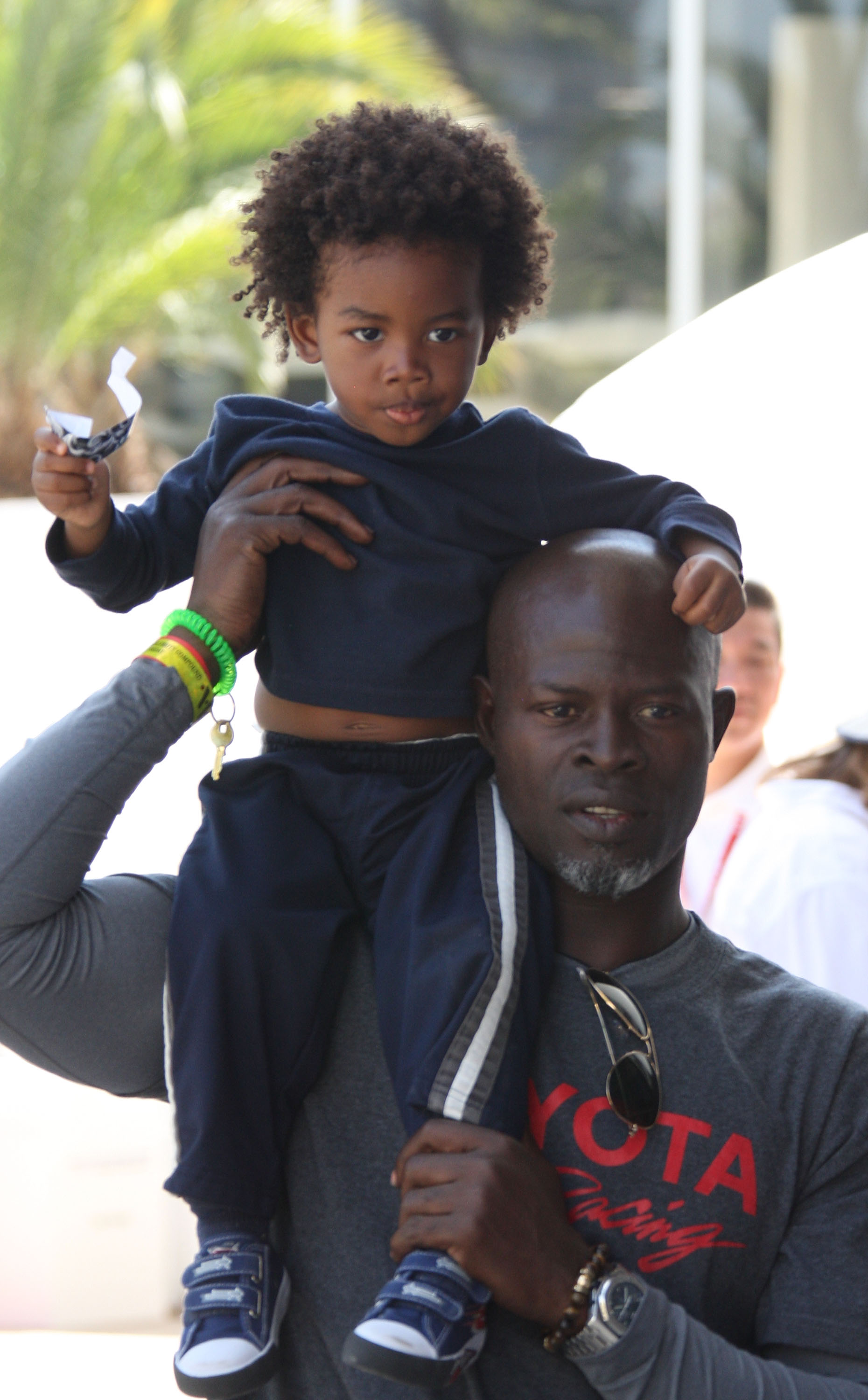 Djimon Hounsou carries Kenzo Lee Hounsou during the 35th Annual Toyota Pro/Celebrity Race on April 15, 2011, in Long Beach, California | Source: Getty Images