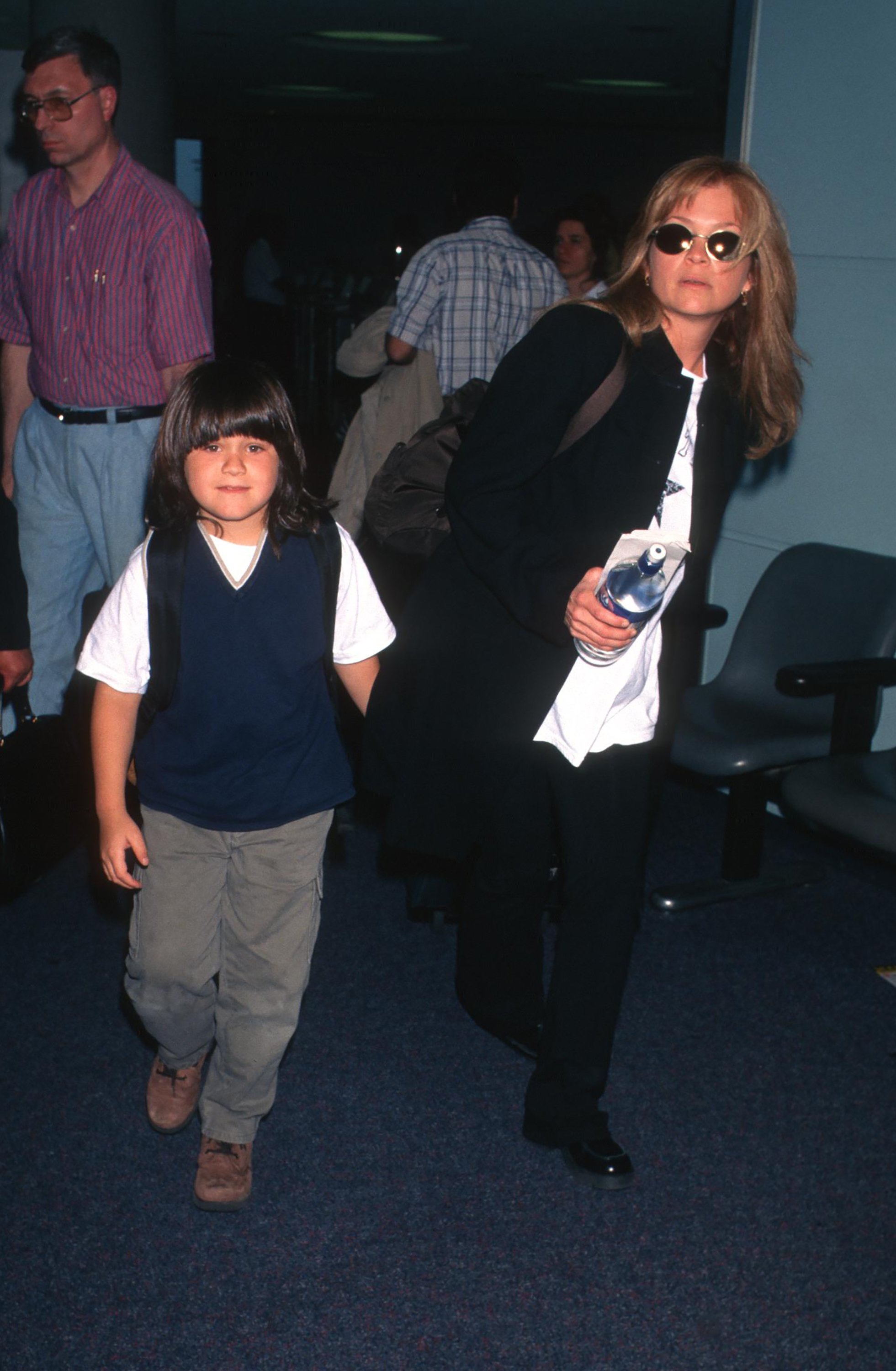Wolfgang Van Halen and Valerie Bertinelli at the Los Angeles International Airport in Los Angeles on May 23, 1998. | Photo: Getty Images