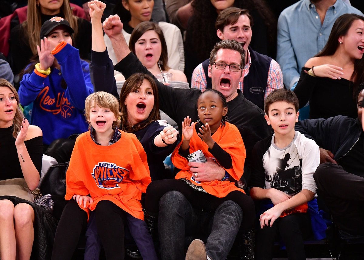Mariska Hargitay y Peter Hermann con sus hijos en 2018 en Nueva York. | Foto: Getty Images