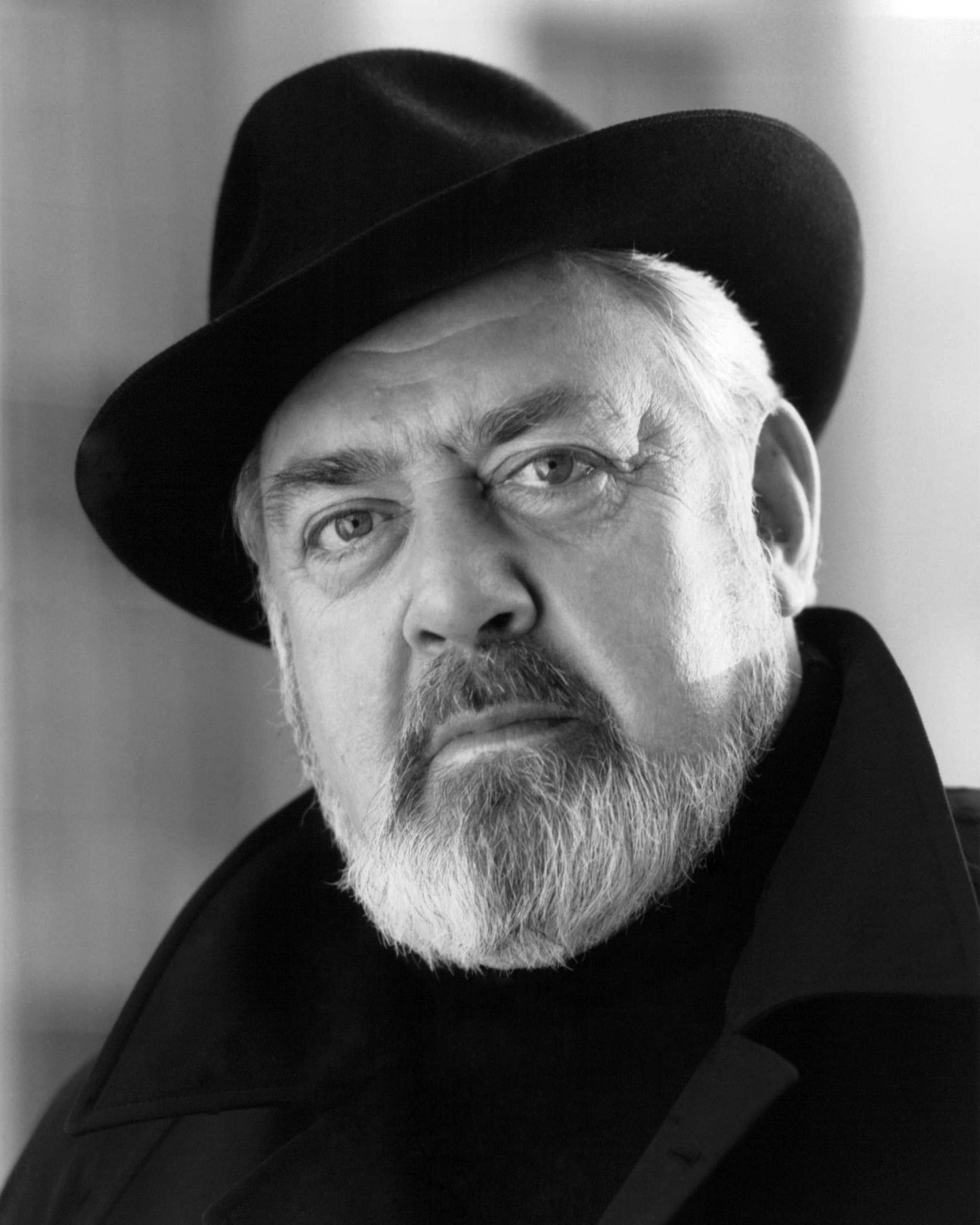 Canadian actor Raymond Burr, circa 1985. | Source: Getty Images