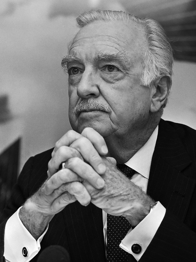 Walter Cronkite circa October 1985 | Source: Wikimedia Commons